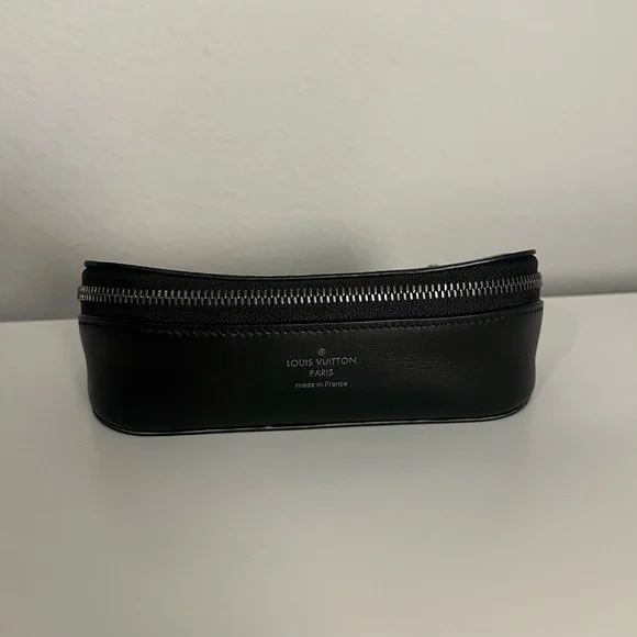 LV SUNGLASSES POUCH GM - Picture 3 of 7